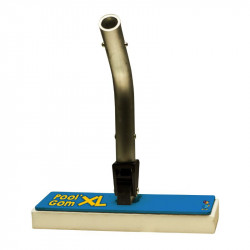 La grande gomme magique multi-surfaces extra-large (26 X 9CM) avec son balai.